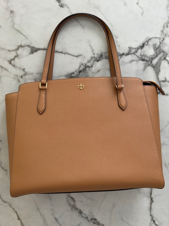 Tory Burch Handbags - Tory Burch Large Saffiano Leather Tan Tote with laptop compartment